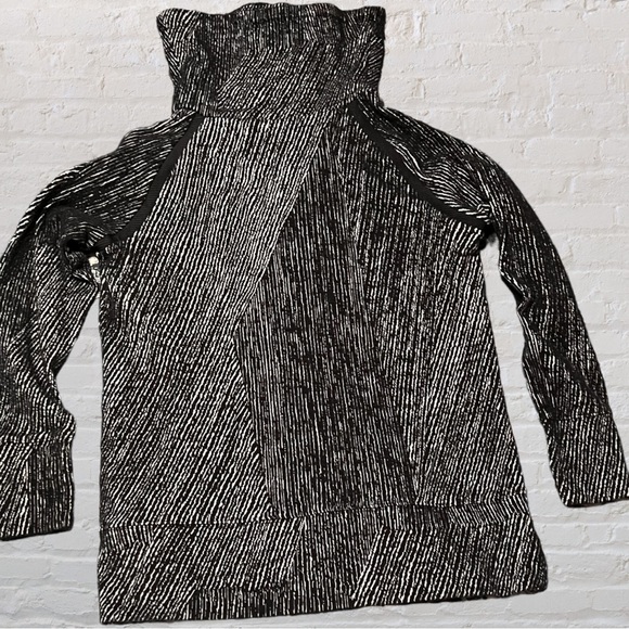 3 Kirkland signature sweater bundle - Picture 2 of 5